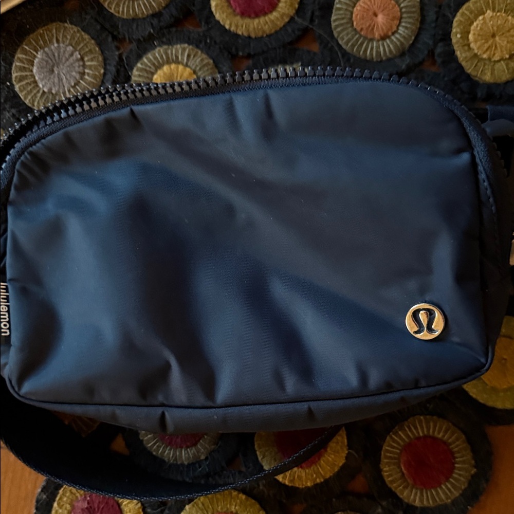 lululemon everywhere belt bag Midnight Blue